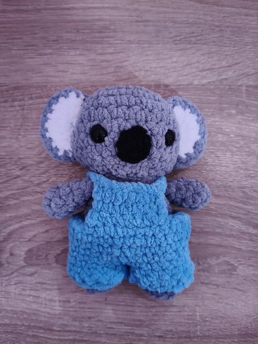 Ръчно плетена играчка
