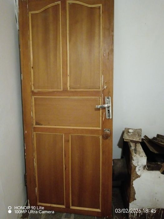 Продам  две двери  10. 000