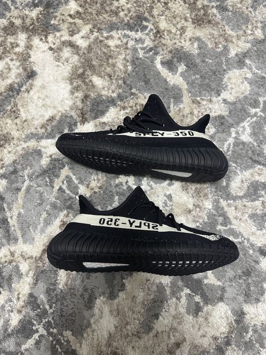 Adidasi Yeezy Boost 350