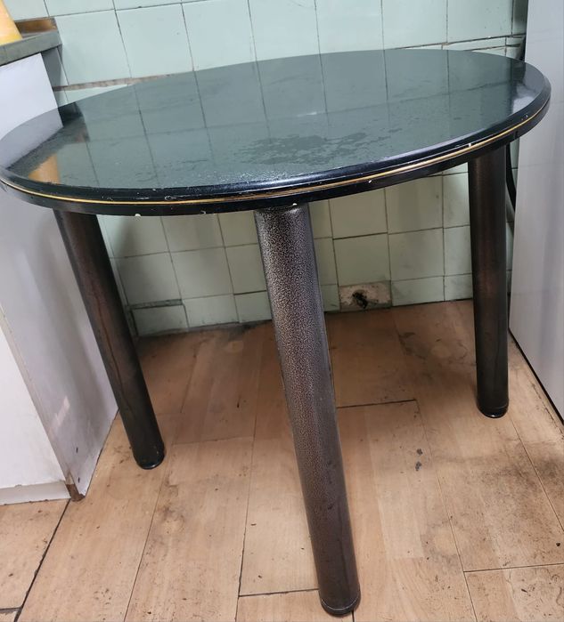 Стол в хорошем состоянии