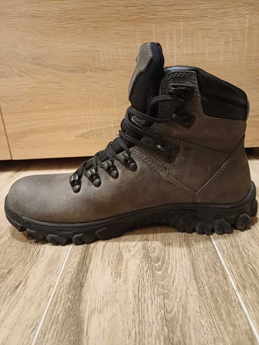 Мъжки зимни обувки №41. С връзки. Цвят: кафяв; Кавалер Юниън, България