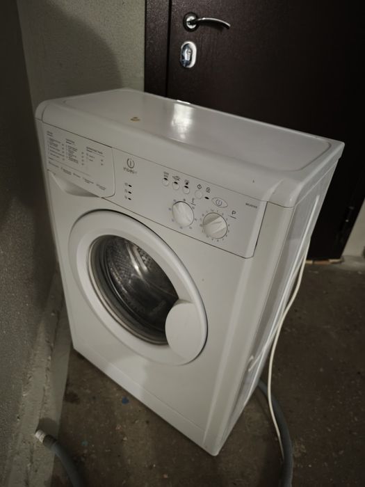 Продам б/у стиральную машину