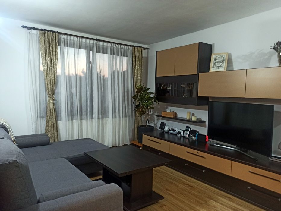 Inchiriez Apartament 2 camere etajul 2