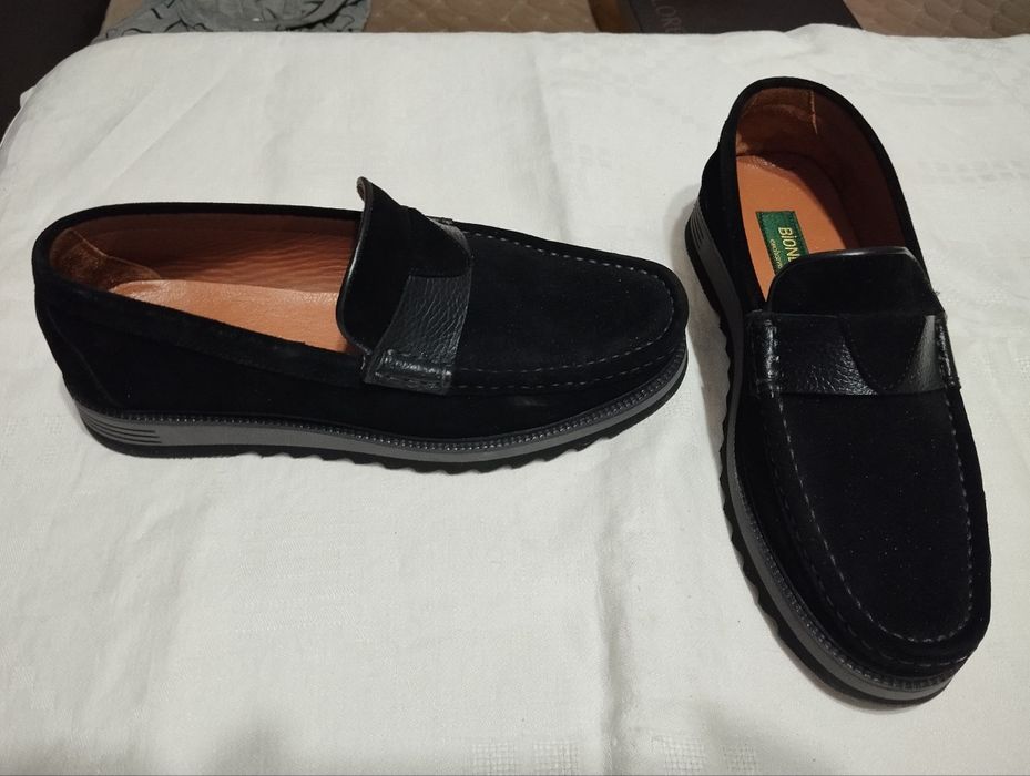 Продается мужская обувь 39 40 размера.