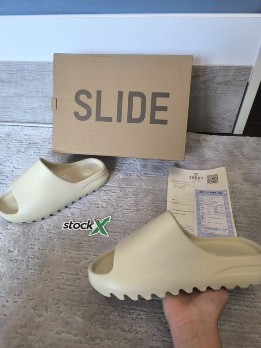 Papuci Yeezy slides
