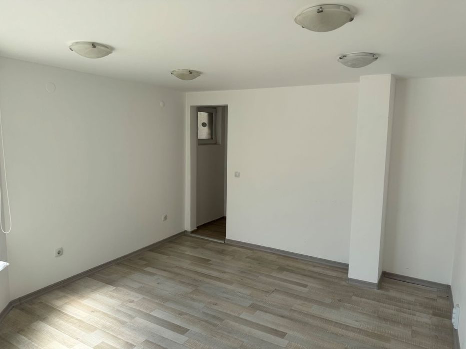 Продава се Офис в Пловдив, Сточна гара - 27 кв.м за 1771 €/кв.м - Снимка #1