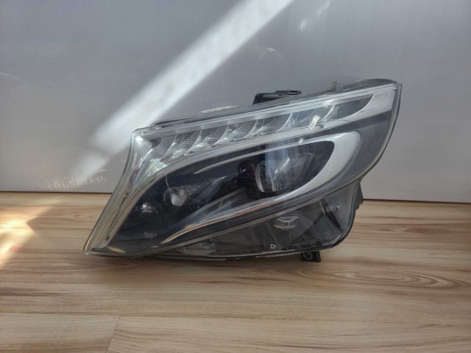 Far stanga fata Mercedes V class W447 Vito Viano Cod A447906970