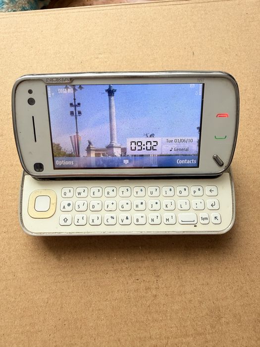 Vand Nokia N97 În stare bună decodat cu baterie în stare nouă originală și căști incluse