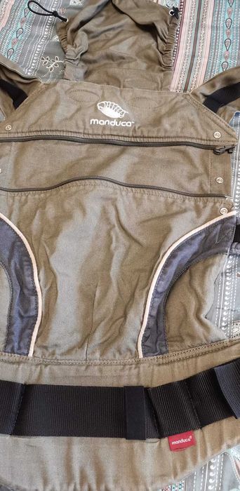 Vand Manduca, in stare excelenta, ofer protecția de iarna, 250 lei