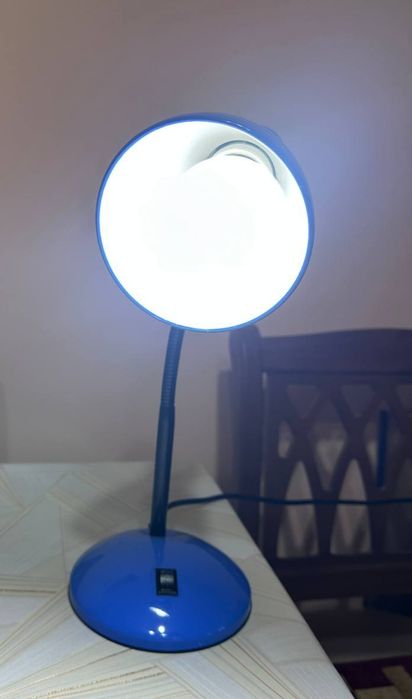 Настольная лампа