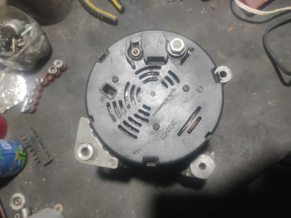 Генератор Volvo (100A) Bosch Обслужен в Караганде