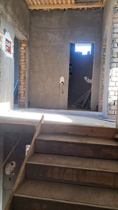 Yangi qurilgan uchaska sotiladi O'nqo'rg'onda 1.3sotix