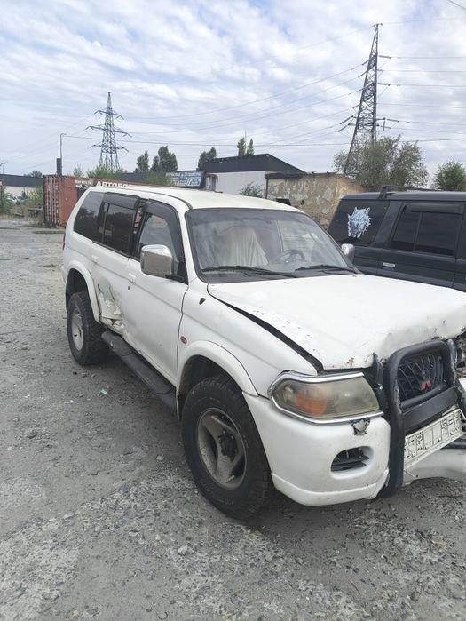Продам машину на запчасти