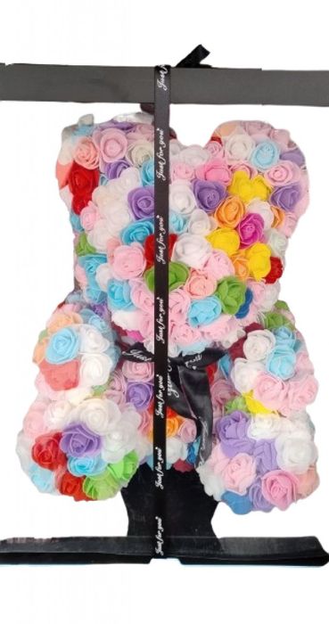 Мече от разноцветни рози в луксозна кутия