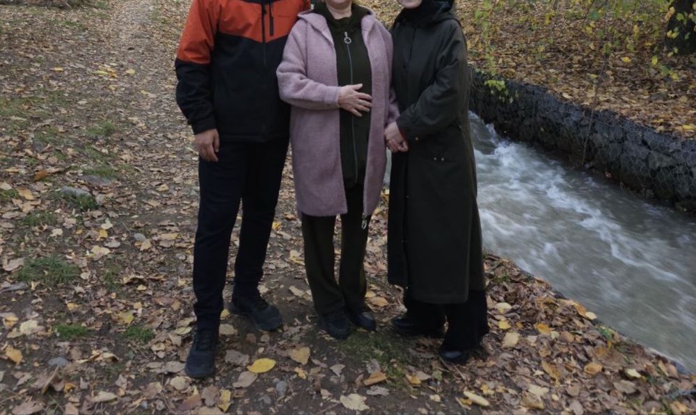 тренч от бренда Манго