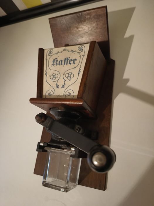 Râșniță manuala de cafea