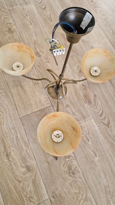 Candelabru cu trei brate