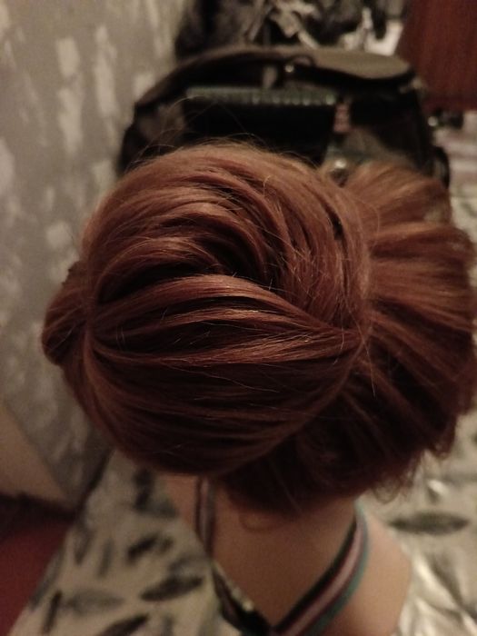 Делаю стрижу, укладку, прическу, коррекция бровей, макияж мелирование