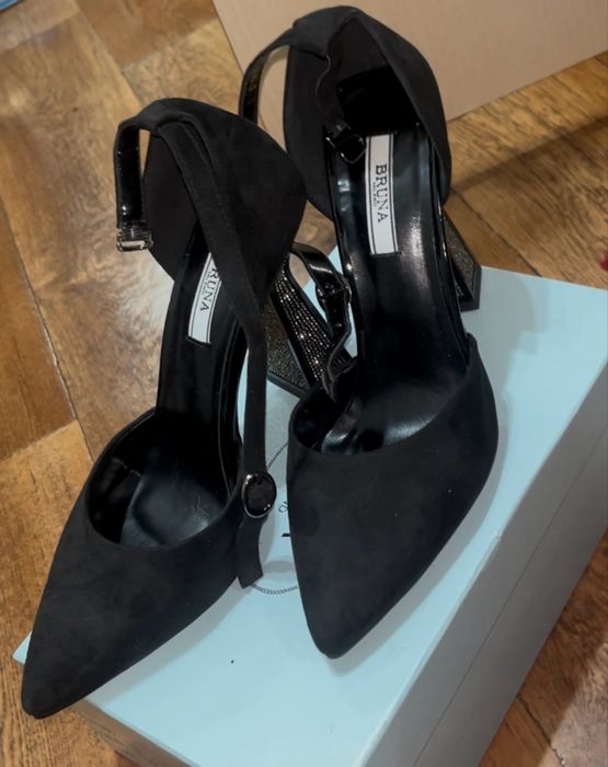 Новый Аяқ Киімдер Сатылады