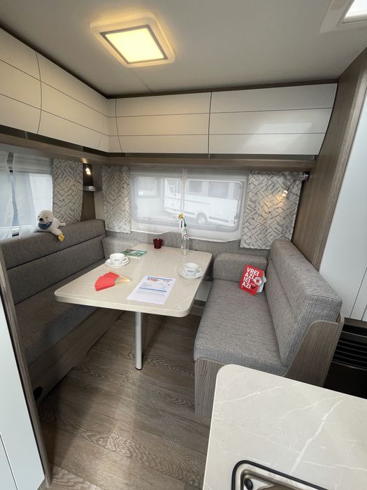 Rulotă nouă premium Hobby OnTour 390Sf pentru 4 persoane