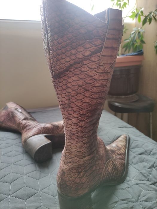 Дамски ботуши змийска кожа