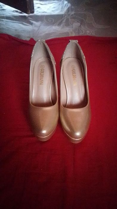 Ayollar oyoq kiyimi bazmlar toʻylar uchun