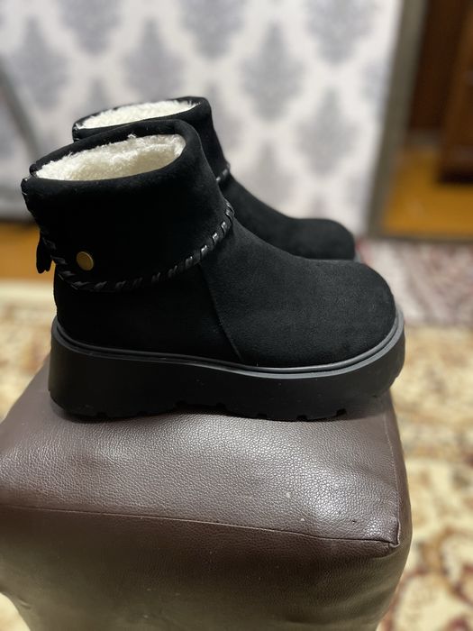 Oyoq kiyim ayyolar uch7n