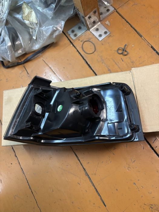 Поворотник правый мазда 323