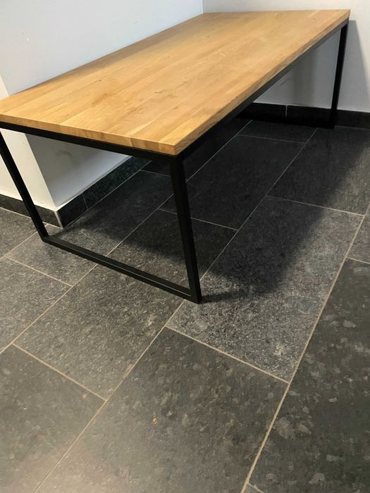 Продавам холна масичка