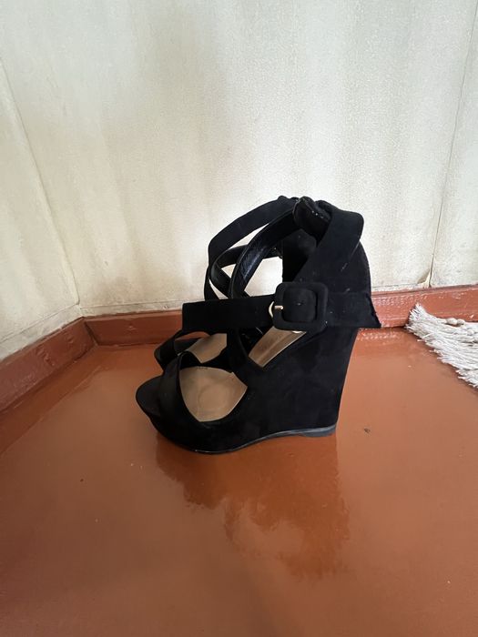 Продам туфли и босоножки