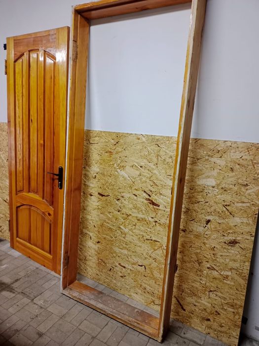 Продам дверь с коробкой