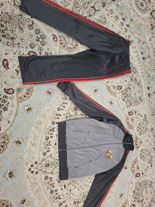 Спортивный костюм .