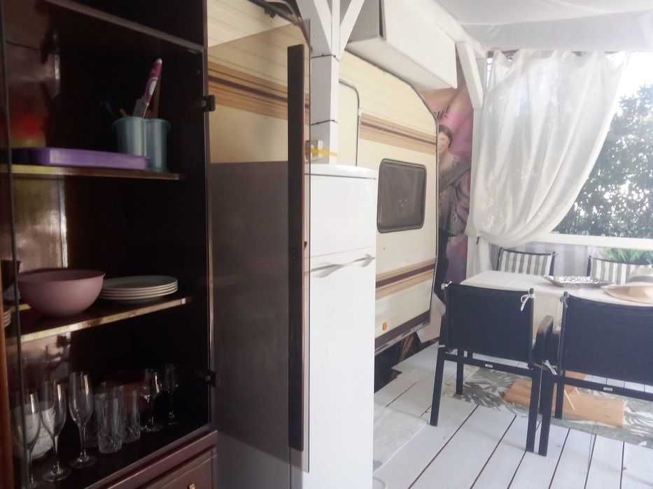 Продава каравана в Кариани, на 100 м. от брега- 8000 евро