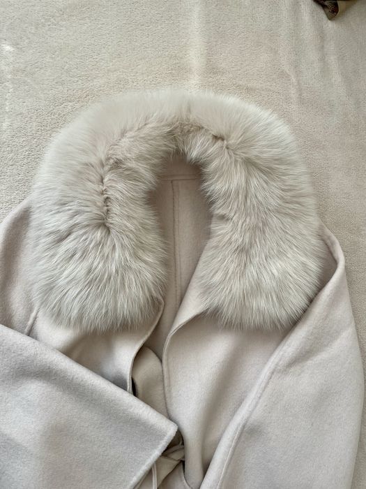 Дамско палто от 100% вълна с богата яка от лисица