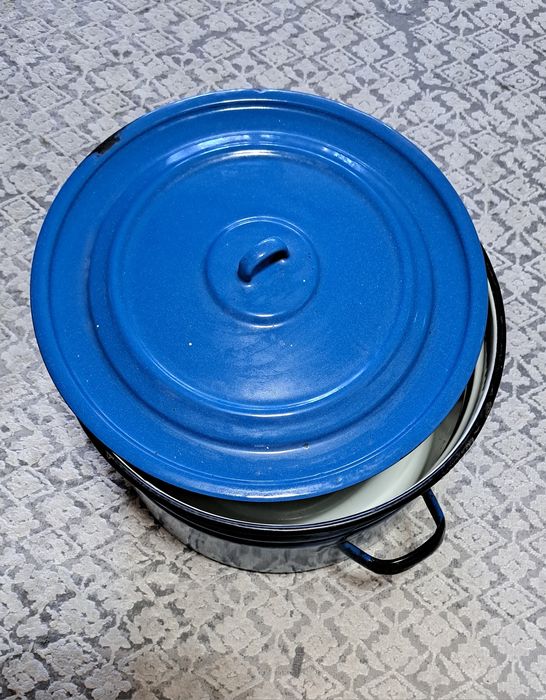 Кастрюля эмалированная