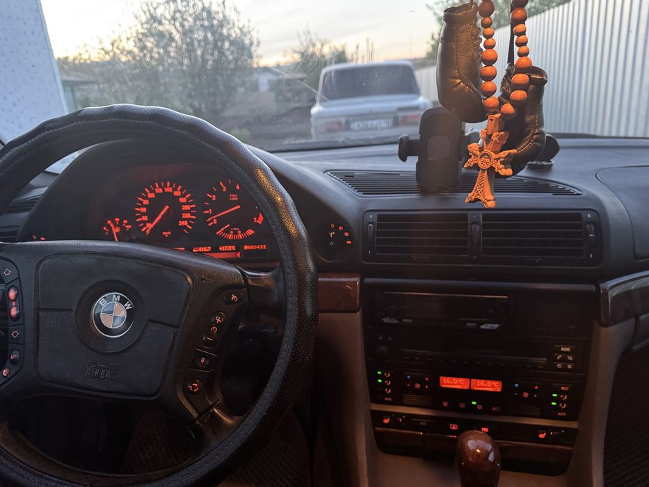 Продам бмв е38.