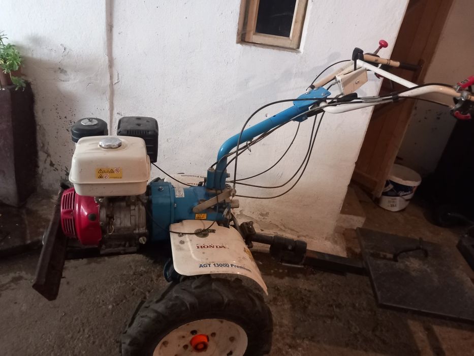 Vând motocultor Honda