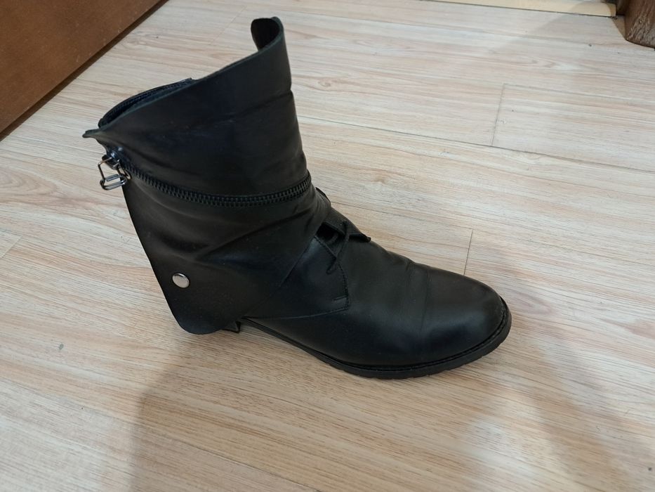 Продам кожанные ботинки