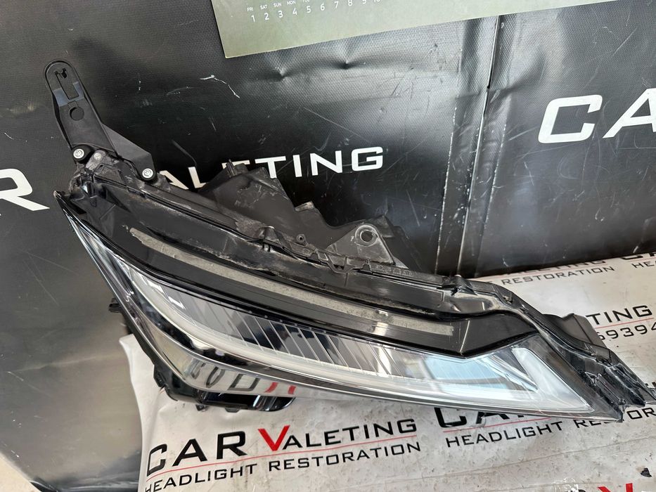 Фар фарове Lexus UX 200 250h 260h 300h 300e Adaptive Triple Beam