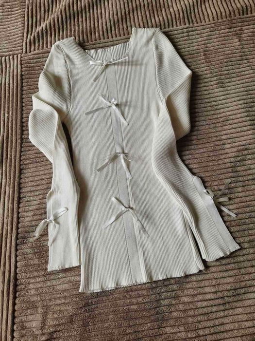 Бяла блуза по тялото