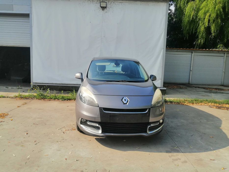 Dezmembram Renault Scenic