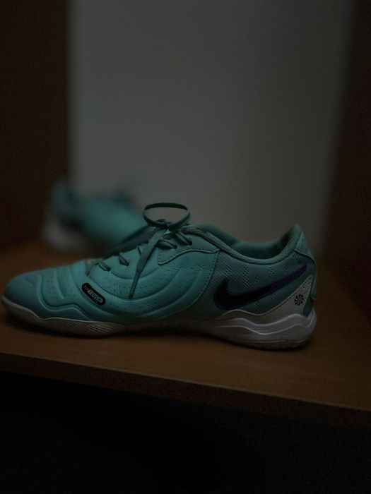 Продаю футзалки 41 размер