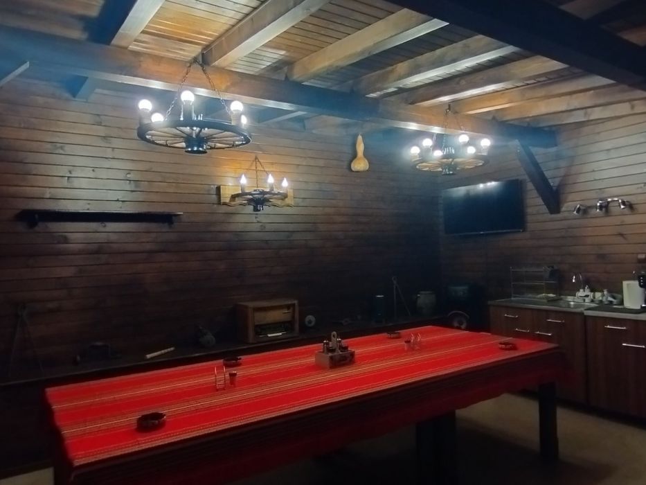 Полилеи, осветление от автентични колела от каруца с дървени чашки