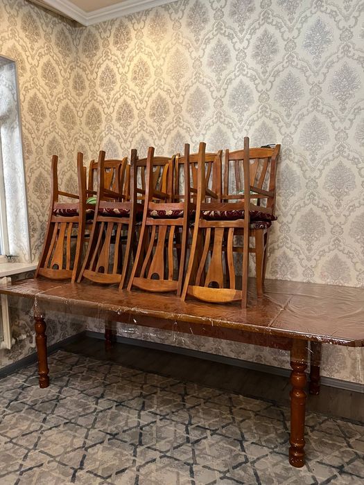 Срочно!!! Продаю стол-стул 1+8.  Состояние отличное!