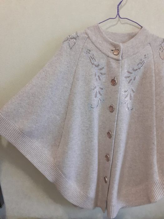 Женская кофта - пончо