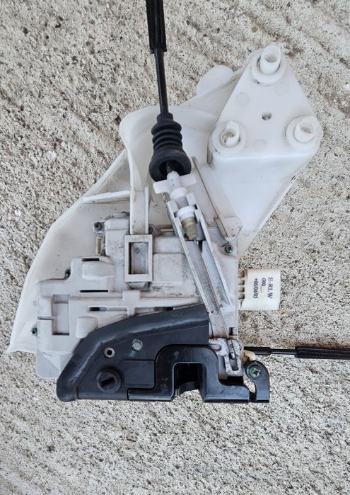 Broasca vw passat b6 usa stanga spate