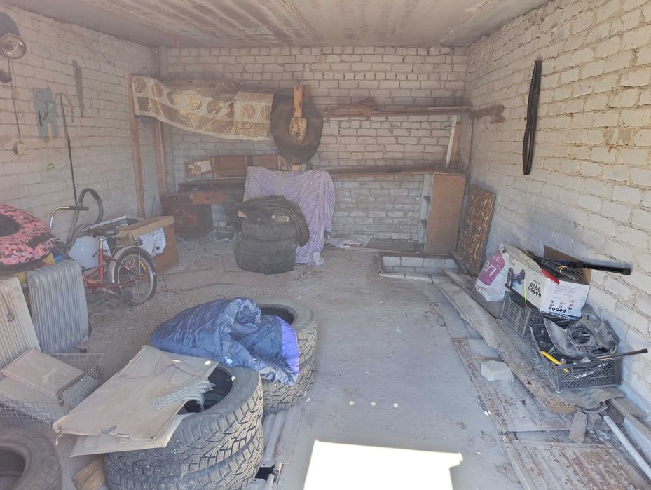 Продам гараж в 8 кооперативе.