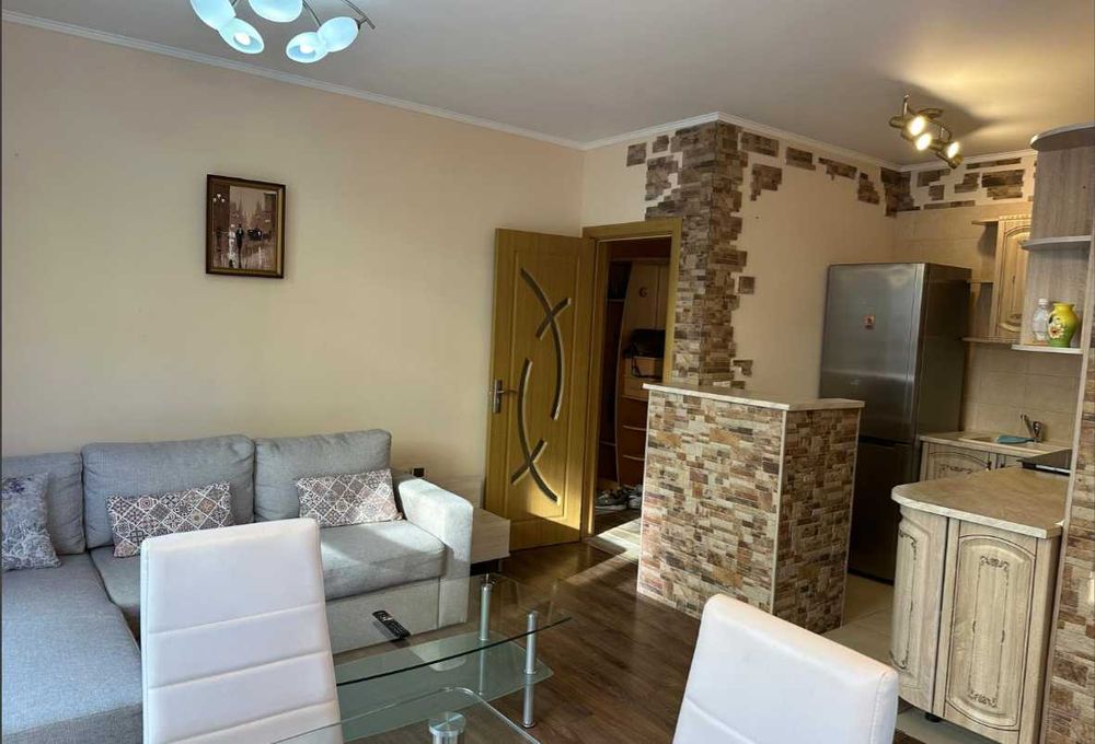 Продава се Двустаен апартамент в Варна, Център - 57 кв.м за 1432 €/кв.м - Снимка #2