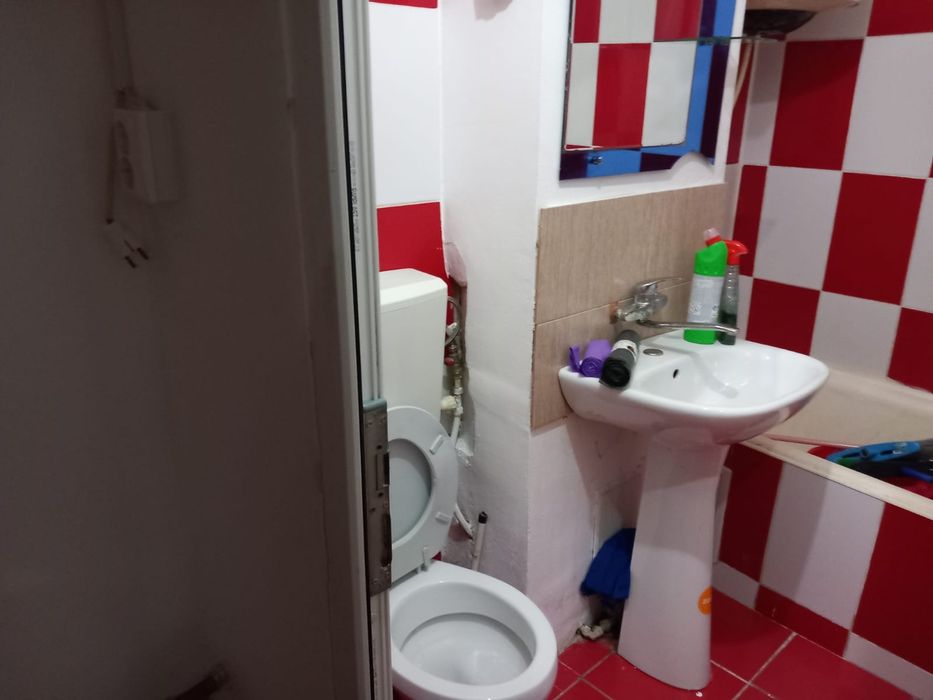 Inchiriez garsoniera Casa Cartii