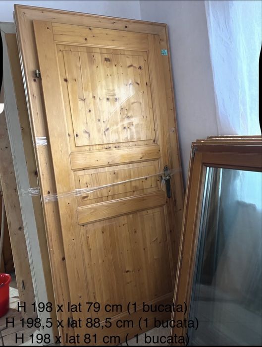 Usi din lemn masiv